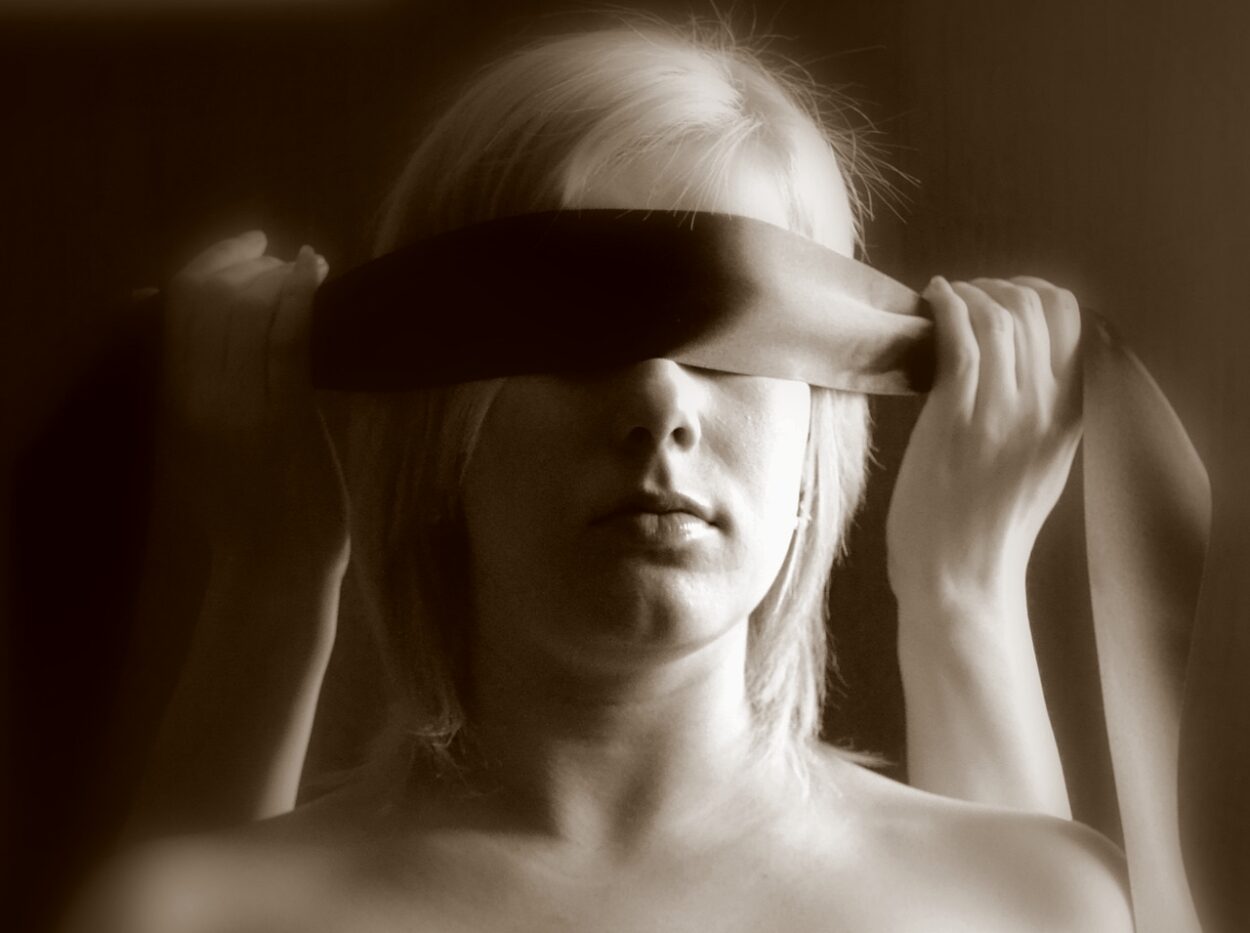 Blindfold - Couple play